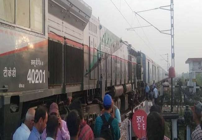 20 किमी उल्टी दौड़ी दिल्ली से आ रही पूर्णागिरि जनशताब्दी एक्सप्रेस, बाल-बाल बचे 60 यात्री