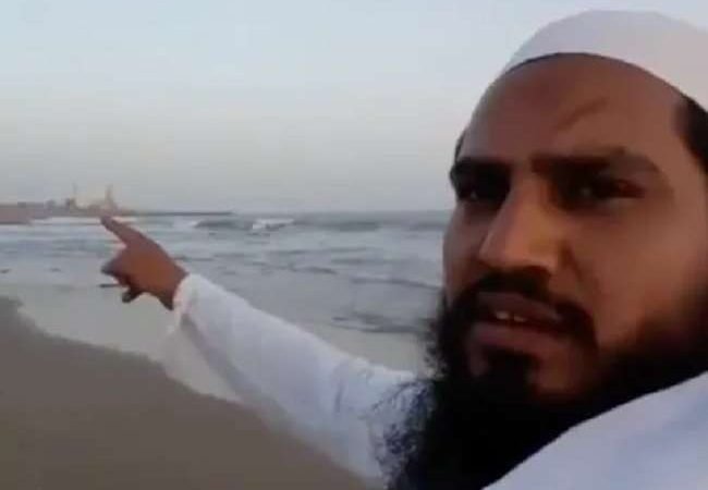 सोमनाथ मंदिर को लूटने वाले महमूद गजनवी की तारीफ पड़ी भारी, पुलिस ने मौलाना को किया गिरफ्तार