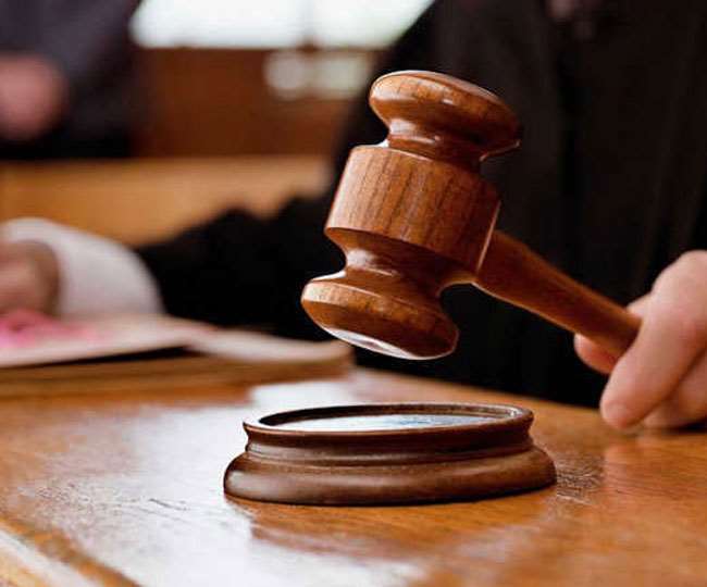 Delhi Violence : धार्मिक स्थल में आगजनी मामले में पुलिस की खिंचाई