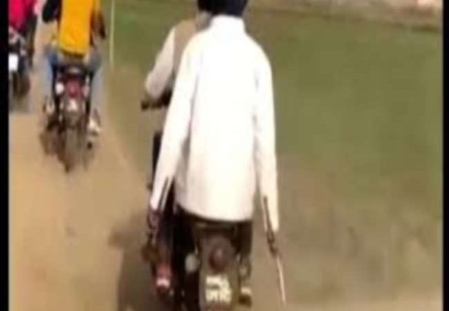 बिजनौर के गुलाब सिंह कालेज में फिल्‍मी अंदाज में घुसे बाहरी युवक, लहराए तमंचे, दहशत के बीच एक को स्‍टाफ ने दबोचा