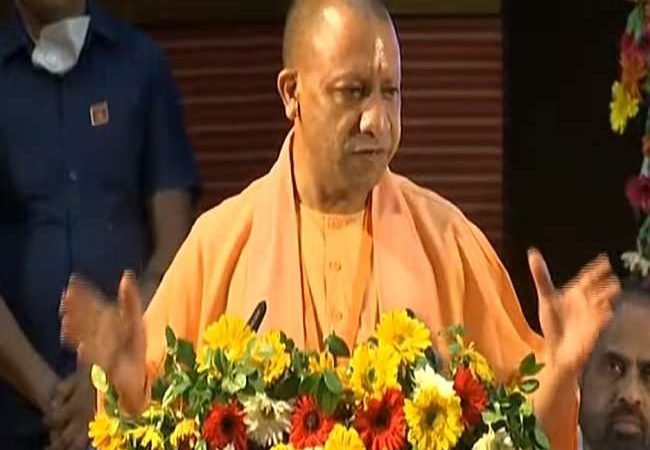 Four Year Term of CM Yogi Adityanath: संकल्प पथ पर चुनौतियों से जूझते-जीतते चले CM योगी आदित्यनाथ