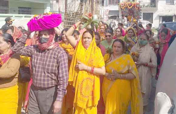 श्रद्धालुओं ने निकाली भव्य मंगल जल कलश यात्रा