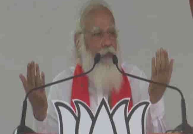 बंगाल में बोले पीएम मोदी, परिवर्तन की आहट से बौखला गई हैं दीदी, यहां की परंपरा का कर रही हैं अपमान