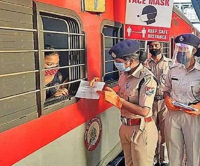 Indian Railways: महिलाओं की सुरक्षा को लेकर रेलवे का बड़ा एलान, अपराध पर ऐसे लगेगी लगाम!