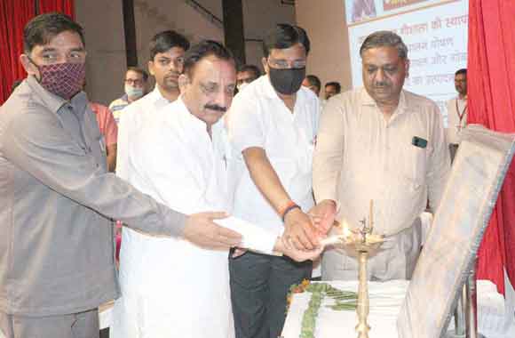 विकास के रथ पर सवार है सहारनपुर: महापौर