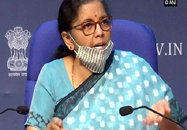 पेट्रोल-डीजल पर जीएसटी काउंसिल में विचार-विमर्श को तैयार सरकार, मुद्दा उठाएं राज्य: सीतारमण