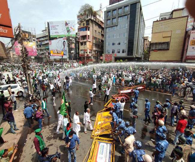 HIGHLIGHTS of RJD Vidhansabha March: पुलिस से भिड़ी RJD, पथराव व लाठीचार्ज के बीच दर्जनों घायल