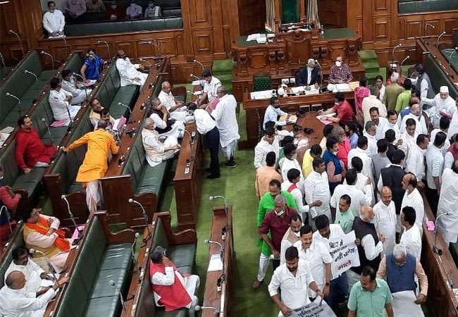बिहार विधानसभा में मर्यादा भूला विपक्ष, हंगामा व मारपीट के बीच शर्मसार हुआ लोकतंत्र