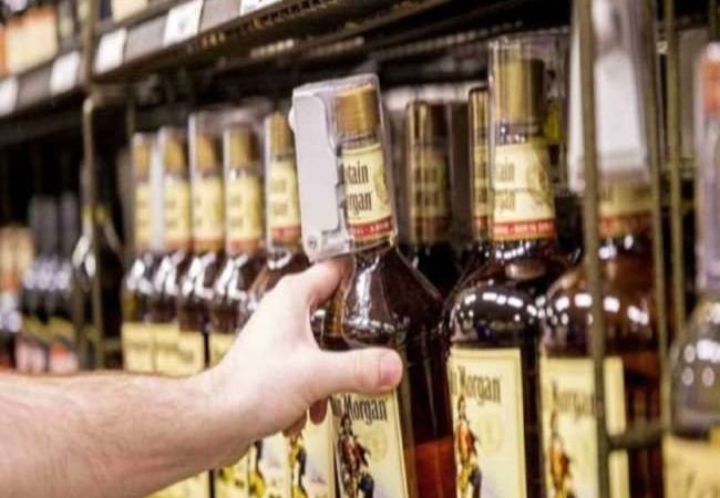 यूपी में अब 21 से कम उम्र वालों को नहीं मिलेगी शराब, फुटकर बिक्री की सीमा में भी की गई कमी