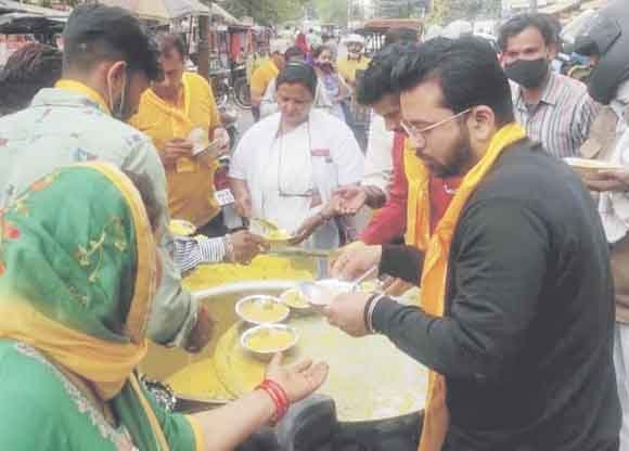 श्री साईं परिवार समिति ने शहीदों की याद में लगाया लंगर