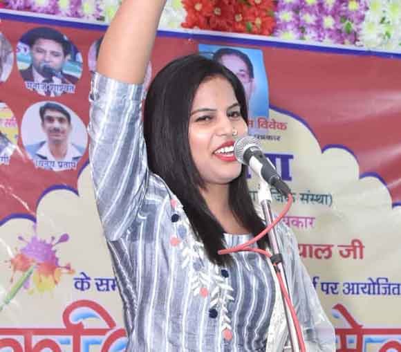 साहित्यिक व सामाजिक संस्था चेतना के बैनर तले होली पर्व पर हुआ कवि सम्मेलन