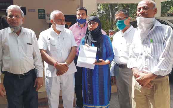 मंडलायुक्त से लगाई बिना भेदभाव के अतिक्रमण हटवाने की गुहार