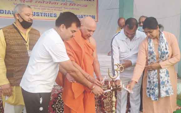 शिविर में उद्यमियों ने किया विभिन्न योगासनों का अभ्यास