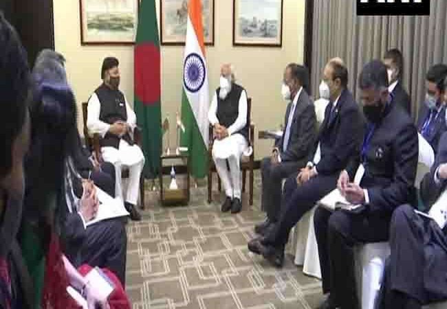 PM Modi in Bangladesh LIVE: ढाका में प्रधानमंत्री नरेंद्र मोदी ने बांग्लादेश के विदेश मंत्री अब्दुल मोमिन के साथ की बैठक