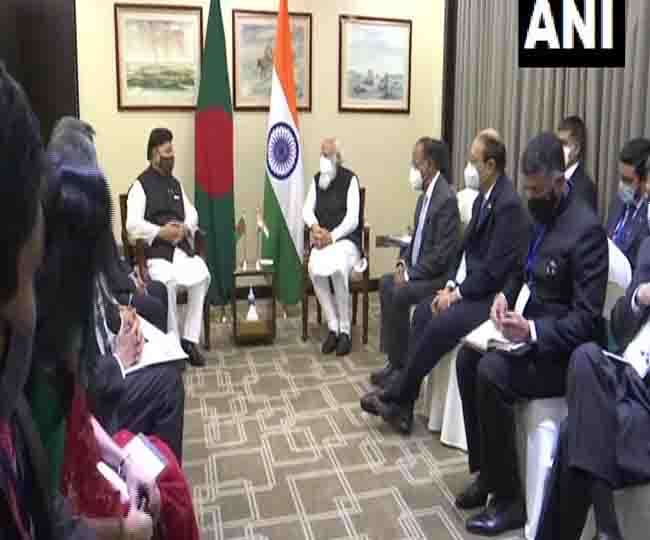 PM Modi in Bangladesh LIVE: ढाका में प्रधानमंत्री नरेंद्र मोदी ने बांग्लादेश के विदेश मंत्री अब्दुल मोमिन के साथ की बैठक