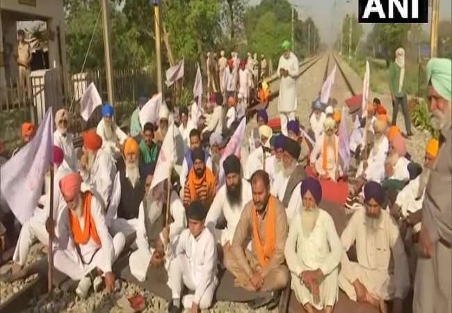Farmers protest Bharat Bandh live updates: भारतीय रेलवे ने बताया- कितनी ट्रेनें प्रभावित और कितनी हुई रद, जानें