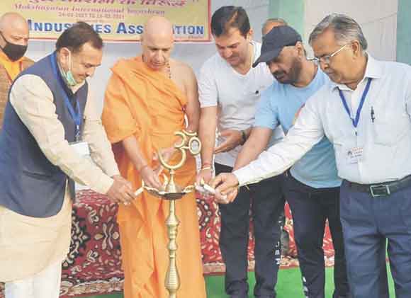 शिविर में कराया विभिन्न योगासनों का अभ्यास