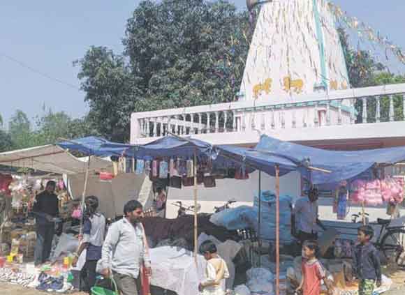 दुर्गा मंदिर पर मेला आयोजित, श्रद्धाुलओं ने मांगी मन्नतें