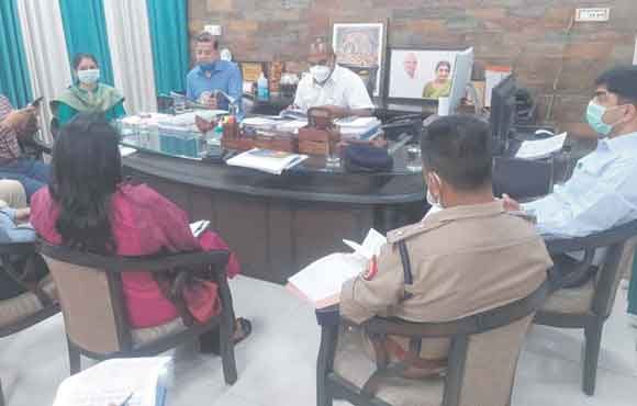 कोई भी दबंग किसी मतदाता को मतदान से वंचित न करने पाए: मण्डलायुक्त