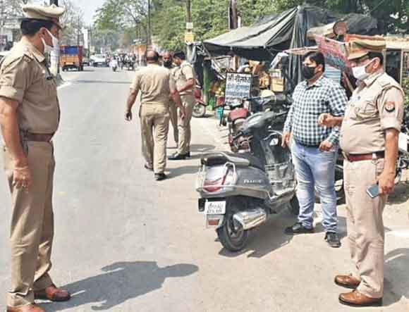 चौकी प्रभारी ने चलाया मॉस्क चैकिंग अभियान, वसूला जुर्माना