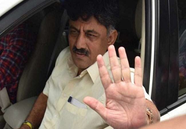 Jarkiholi CD Scandal: अश्लील सीडी मामले में डीके शिवकुमार भी फंसे, महिला के माता-पिता ने लगाया आरोप