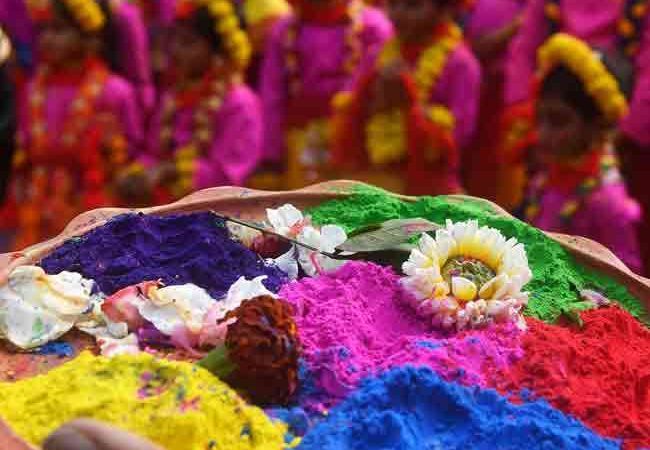 Happy Holi 2021: इन खूबसूरत मैसेज और कोट्स के जरिए अपनों को दें होली की शुभकामनाएं