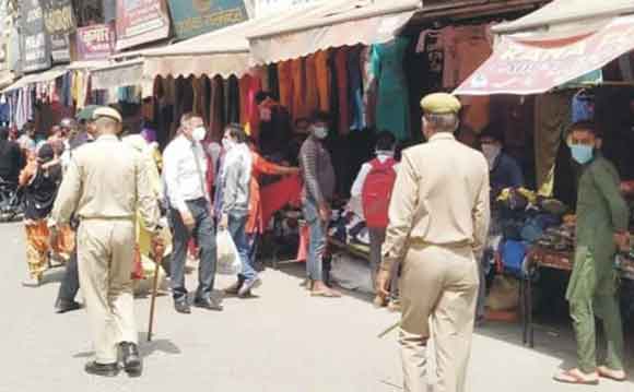 निगम ने बाजारों में चलाया कोरोना से बचाव के लिए जागरुकता अभियान