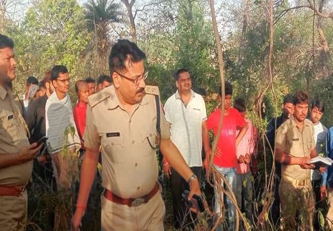 UP के बाराबंकी में ननिहाल आए बालक की नृशंस हत्या, जीभ काटकर फंदे से लटकाया; पास पड़ा मिला नींबू और…