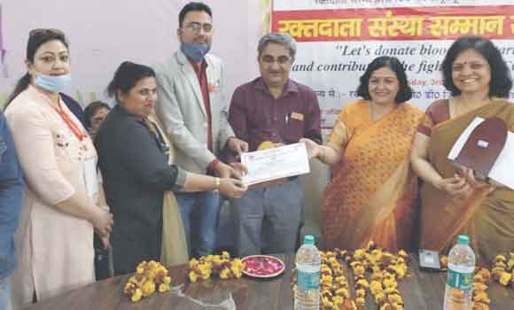 प्रमाण पत्र व स्मृति चिन्ह से किया एफबीडी ट्रस्ट को सम्मानित