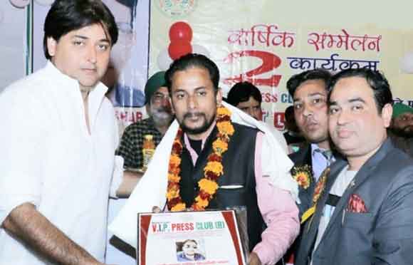उर्दू को भी कोविड वैक्सीन के प्रचार में शामिल किया जाए: दानिश सिद्दिकी