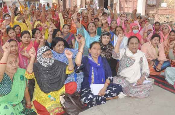 आंगनवाड़ी कार्यकत्रियों ने विरोध दिवस के रूप में मनाया अंतर्राष्ट्रीय महिला दिवस