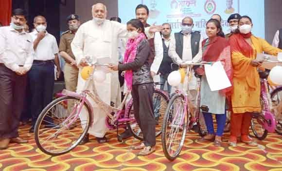 अंतरराष्ट्रीय महिला दिवस पर 116 महिलाएं सम्मानित प्रदेश सरकार महिला कल्याण के लिए पूरी तरह संवेदनशीलरू कृषि मंत्री