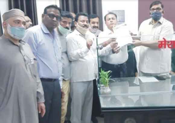खराब सफाई व्यवस्था के संबंध में सपा व्यापार सभा नगरायुक्त को सौंपा ज्ञापन