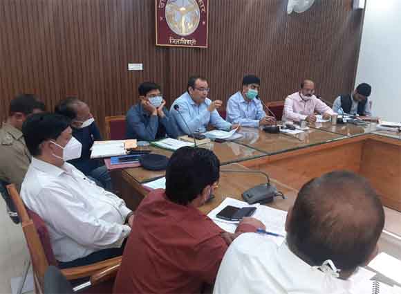अधिकारी चुनाव मोड में कार्य करना शुरू करें- जिला मजिस्ट्रेट