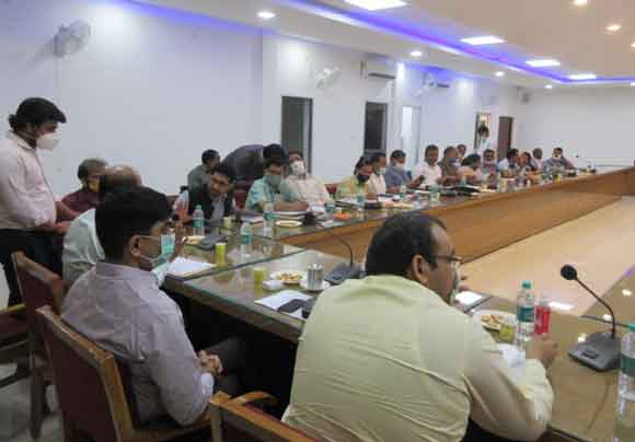 अधिकारी चुनाव कार्यों में पूरी पारदर्शिता बरतें – जिला मजिस्ट्रेट