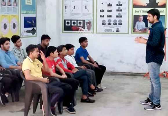 शूटर अपने मन को एकाग्र कर एकल्वय की तरह साधे निशाना: पुष्पेन्द्र