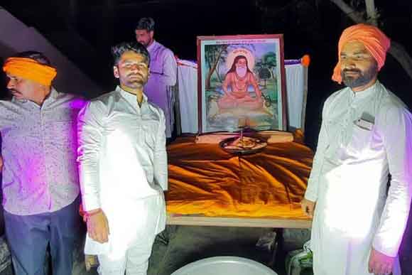 श्रद्धा के साथ मनाया गुरु बाबा फकीरादास का जन्मोत्सव, झांकी निकाली