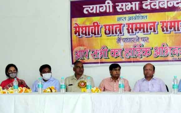 समाज के लोगों को राजनीति में भी भागीदारी करनी चाहिए: ओमकार त्यागी