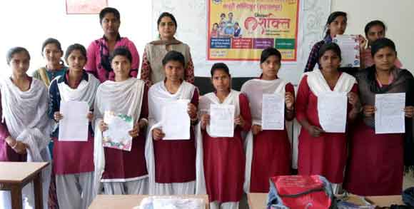 निबंध प्रतियोगिता में छात्रा काजल रही अव्वल