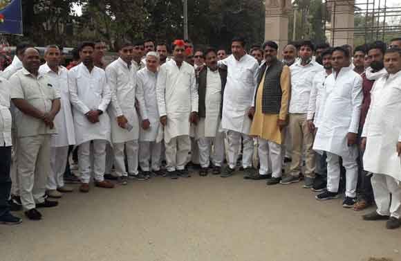 अखिलेश की रैली में देवबंद से पहुंचे सैकड़ों कार्यकर्ता