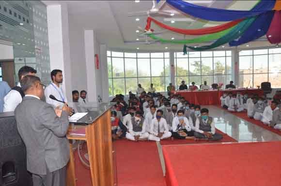 परीक्षा पर चर्चा: मुख्य अतिथि ड़ा श्याम नारायण सिंह ने छात्र-छात्राओं को दिए यें टिप्स