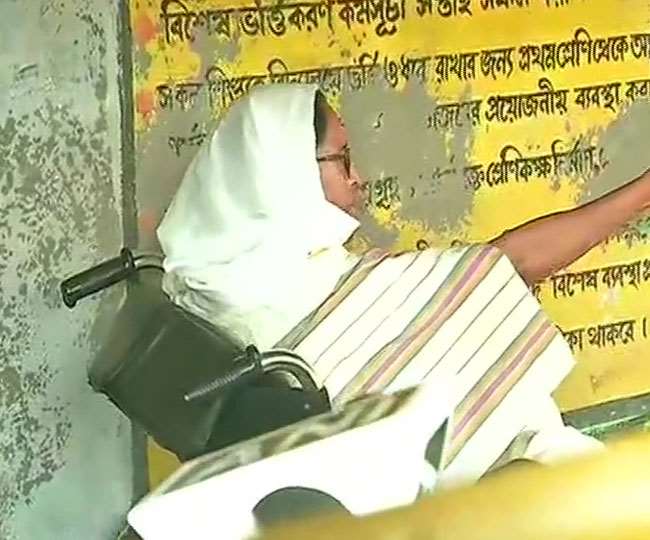 LIVE Bengal Chunav 2021: दूसरे चरण का मतदान, ममता बनर्जी का आरोप- बाहरी लोग नंदीग्राम में फैला रहे अशांति