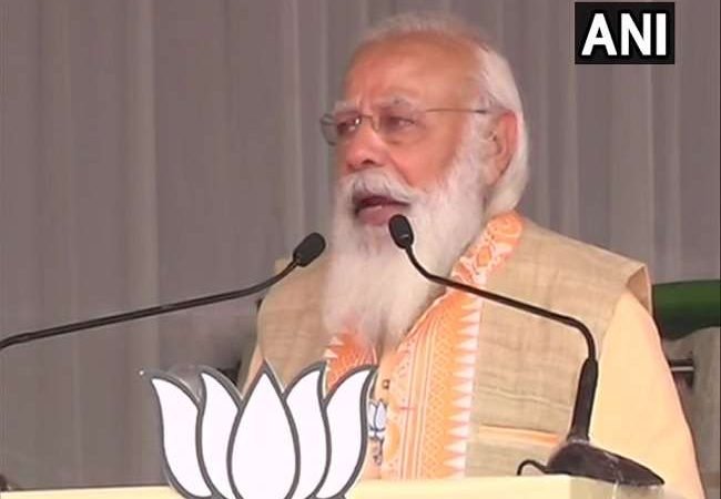 LIVE: असम में पीएम मोदी- फुटबॉल की भाषा में कहूं तो कांग्रेस और उसके महाझूठ को लोगों ने दिया रेड कार्ड