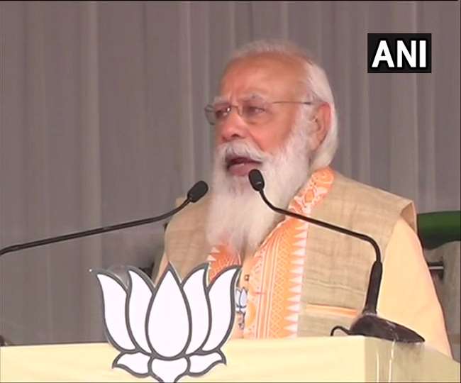 LIVE: असम में पीएम मोदी- फुटबॉल की भाषा में कहूं तो कांग्रेस और उसके महाझूठ को लोगों ने दिया रेड कार्ड