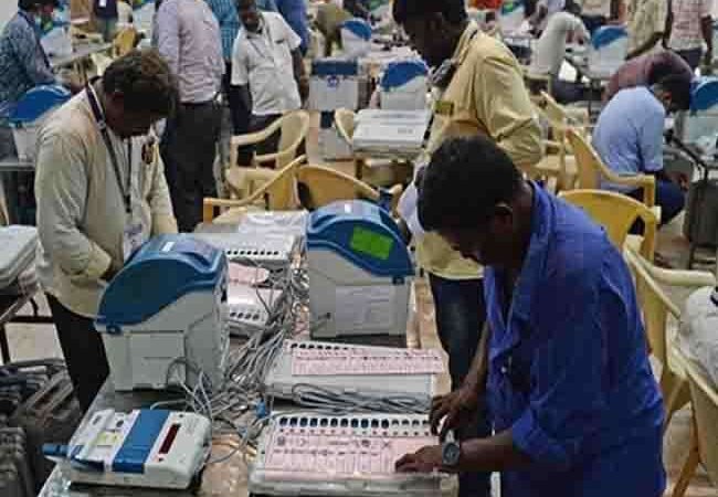 हिंसा पर भारी पड़ा मतदाताओं का उत्साह, पश्चिम बंगाल और असम में जमकर हुई वोटिंग