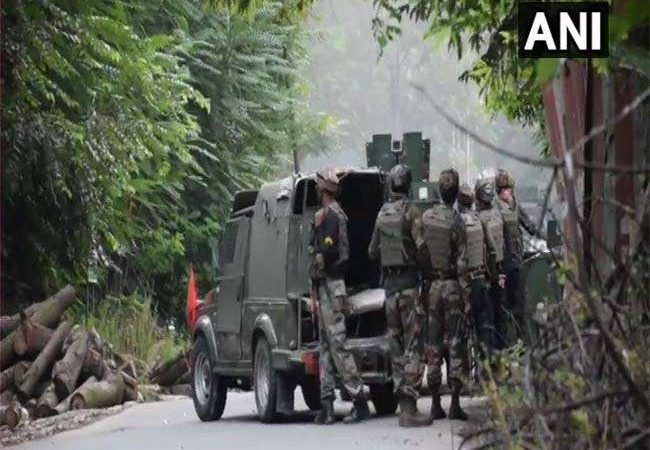 Pulwama Encounter: पुलवामा में सुरक्षाबलों ने 3 आतंकियों को मार गिराया