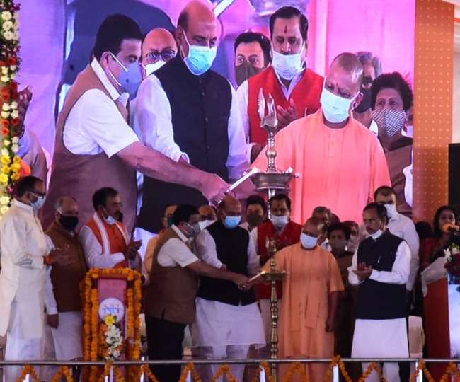 रक्षामंत्री राजनाथ स‍िंंह ने लखनऊ में क‍िया पुलों का लोकार्पण-श‍िलान्‍यास, कहा-मजबूत हो रही है शहरी आधारभूत संरचना