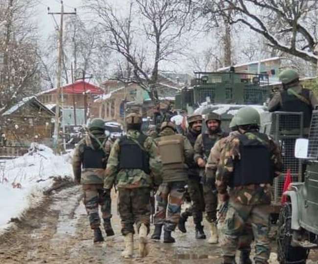 Shopian Encounter: शोपियां में चूर की गली जंगलों में सुरक्षाबलों-आतंकियों के बीच मुठभेड़ शुरू, 5 आतंकियों को घेरा