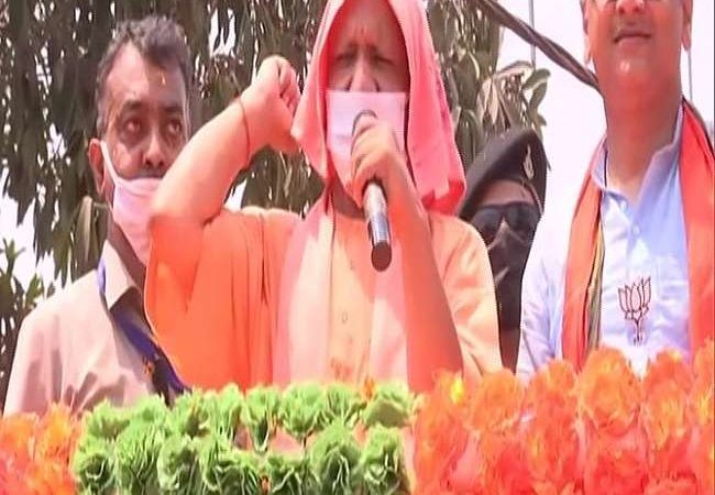 Bengal Assembly Election 2021: हावड़ा के रोड शो में बोले CM योगी आदित्यनाथ- TMC के गुंडों ने बंगाल को बनाया अराजकता की धरती