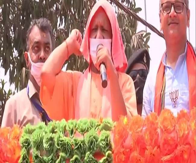 Bengal Assembly Election 2021: हावड़ा के रोड शो में बोले CM योगी आदित्यनाथ- TMC के गुंडों ने बंगाल को बनाया अराजकता की धरती